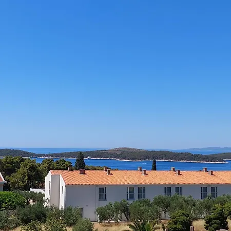 Luka Hvar Town