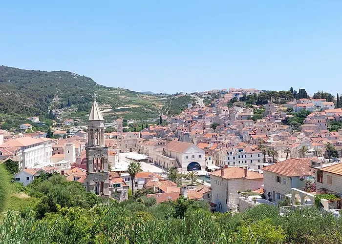 Luka Hvar Town